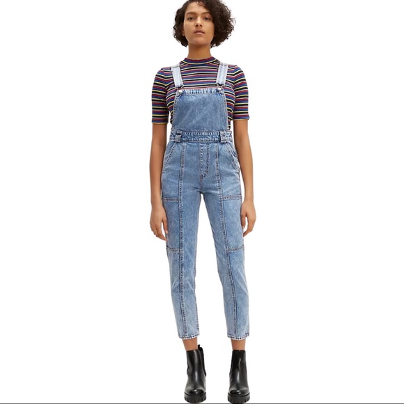 Levi's Denim - 🌻 HP!!🌻 Levi’s Mom Utility Overalls Sz 32 Pull a Fast One Medium Wash